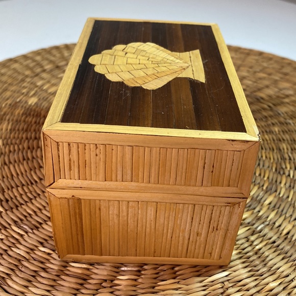 Vintage Mid Century Modern Sea Sea Shell Inlayed Jewelry Trinket Box - Picture 3 of 10